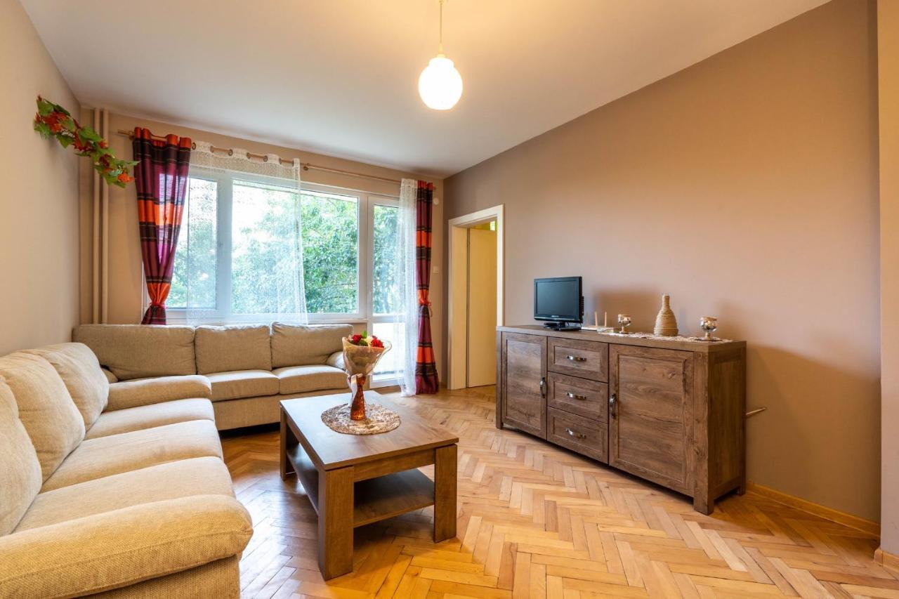 Apartamenti Uut Apartment Plovdiv Bagian luar foto